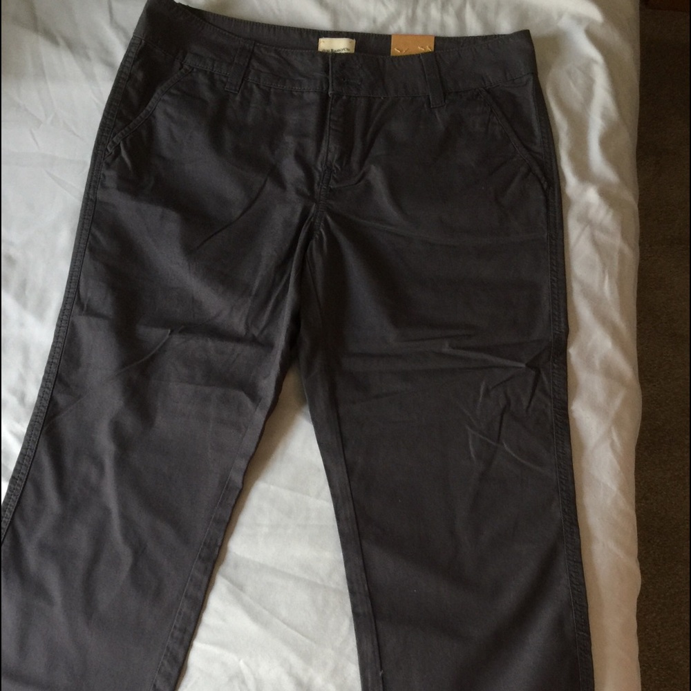 G H Bass & Co Women’s Capri NWT Size 4